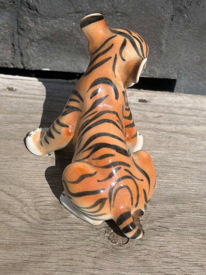 ロシア製（旧ソ連）インペリアルポーセリン　ロモノーソフ　虎　トラ置物