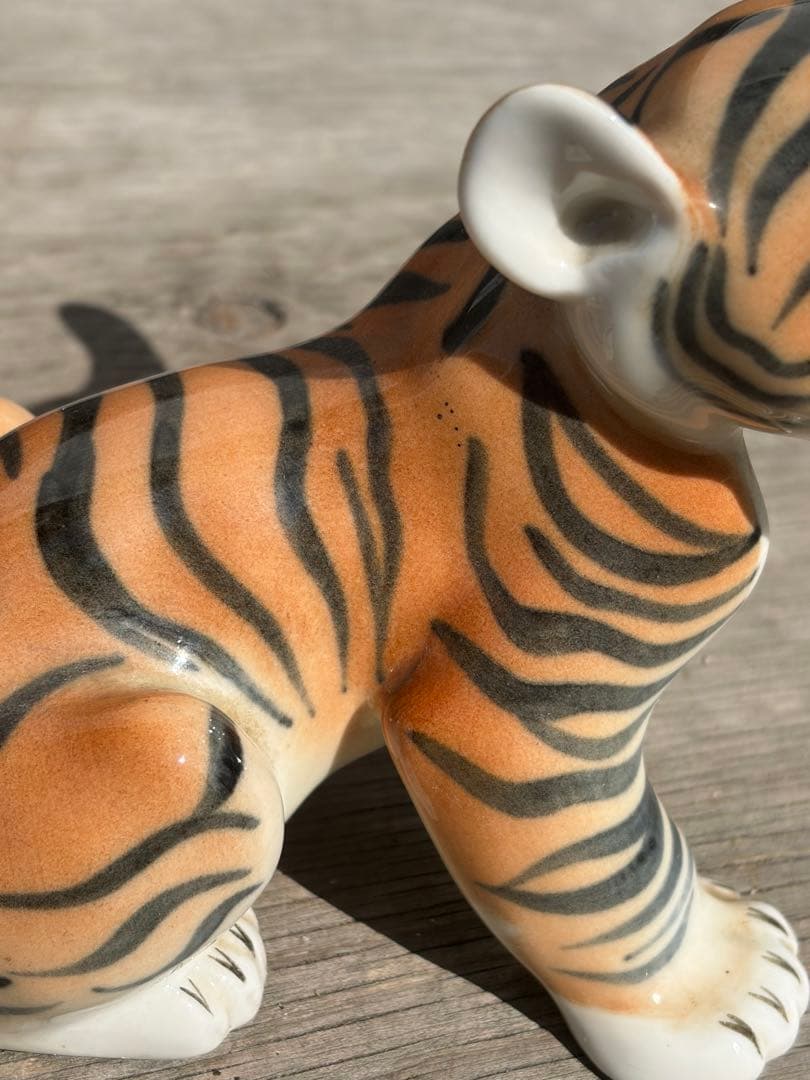 ロシア製（旧ソ連）インペリアルポーセリン　ロモノーソフ　虎　トラ置物