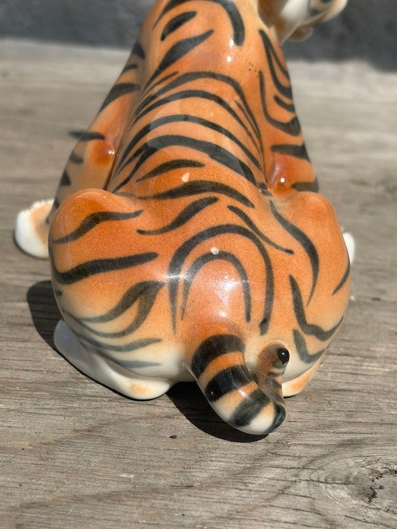 ロシア製（旧ソ連）インペリアルポーセリン　ロモノーソフ　虎　トラ置物