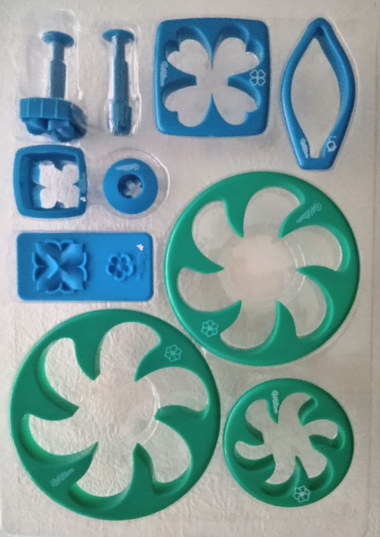 ウィルトン　ガムペーストフラワーカッターとインプレッションマット