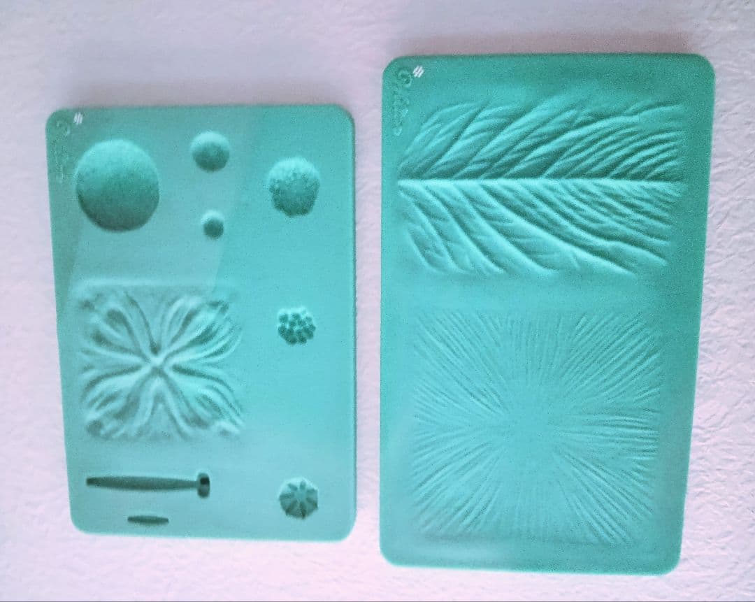 ウィルトン　ガムペーストフラワーカッターとインプレッションマット