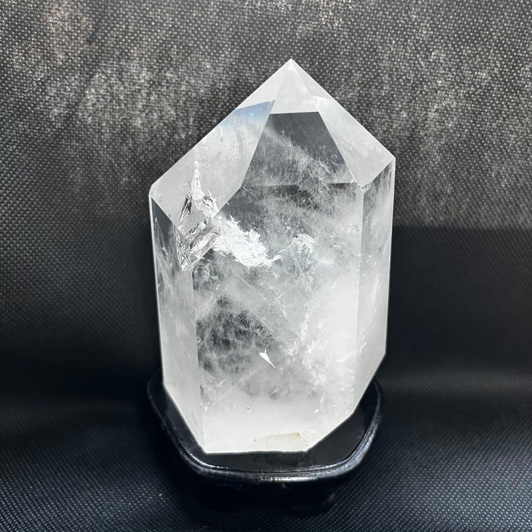 ブラジル産 水晶ポイント約700g 透明×ミルキーの美結晶　天然石原石　台座付き