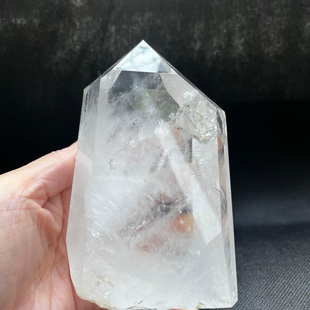 ブラジル産 水晶ポイント約700g 透明×ミルキーの美結晶　天然石原石　台座付き