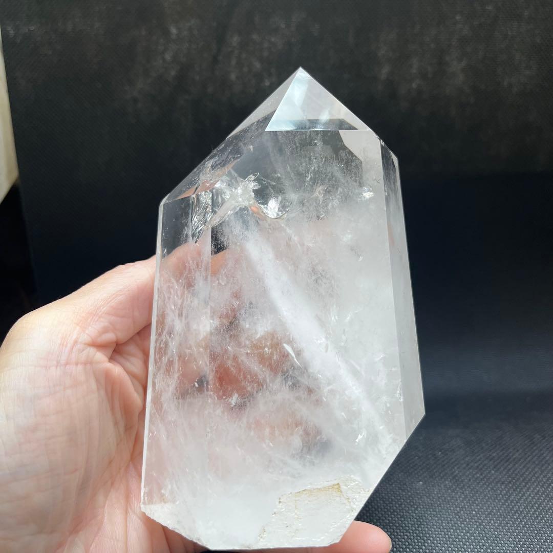 ブラジル産 水晶ポイント約700g 透明×ミルキーの美結晶　天然石原石　台座付き