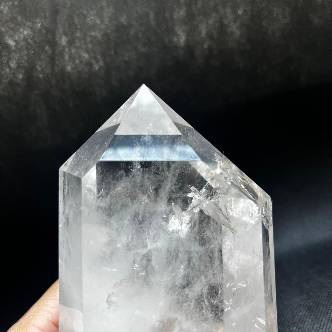 ブラジル産 水晶ポイント約700g 透明×ミルキーの美結晶　天然石原石　台座付き