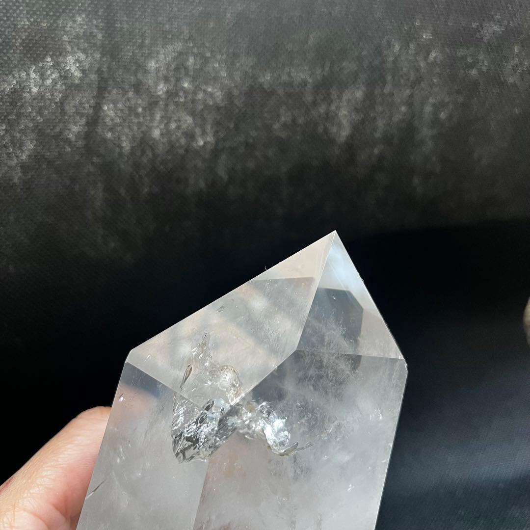 ブラジル産 水晶ポイント約700g 透明×ミルキーの美結晶　天然石原石　台座付き