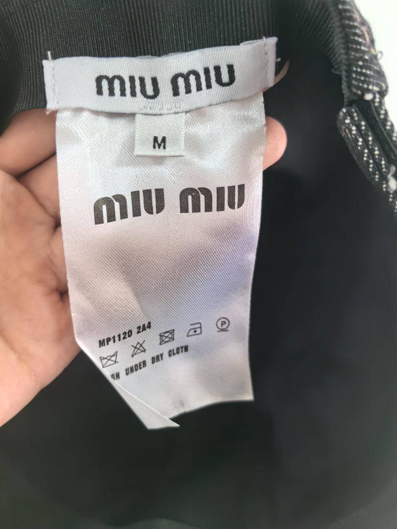 ダークデニム素材 ロゴ刺繍入りベースボックキャップ おしゃれコーデ miumiu