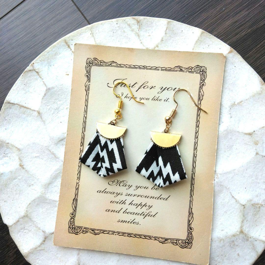 新色　オルテガ　タッセル　リボン　ネイティブ　白　黒　ピアス　イヤリング