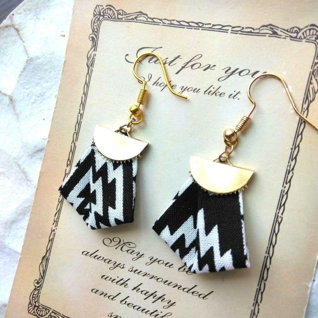 新色　オルテガ　タッセル　リボン　ネイティブ　白　黒　ピアス　イヤリング