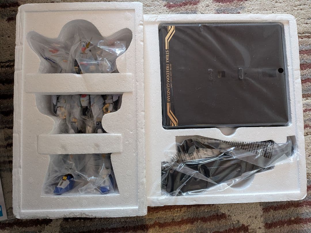 メタルビルドストライクフリーダム　デスティニーSOULBlue　Red　光の翼