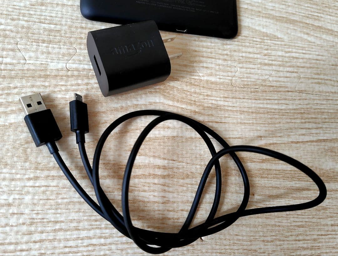 美品KindlePaperwhite第10世代32GB広告なし充電用アダプター付