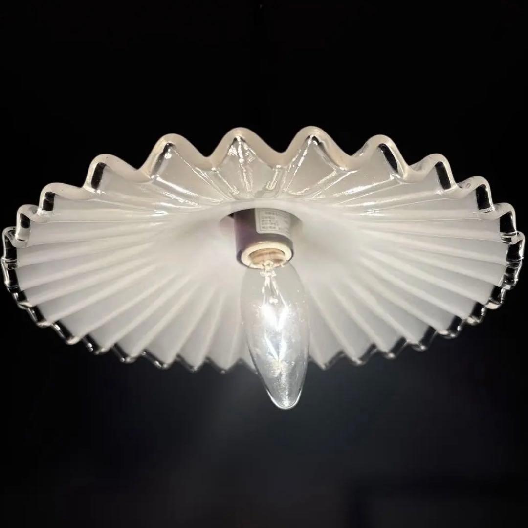 サンヨウ　フリルガラスペンダントライト　ミルクガラス