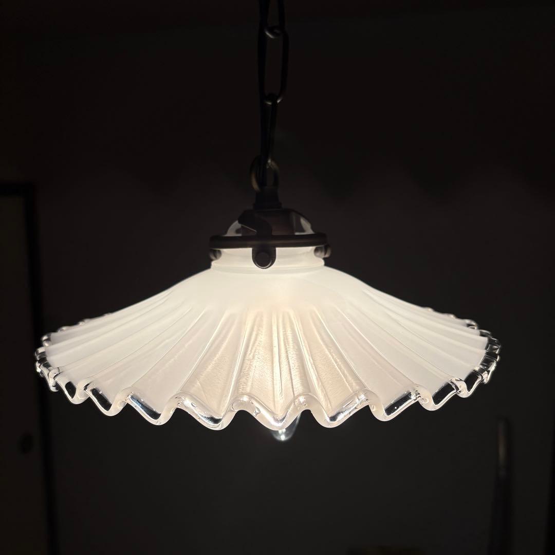 サンヨウ　フリルガラスペンダントライト　ミルクガラス