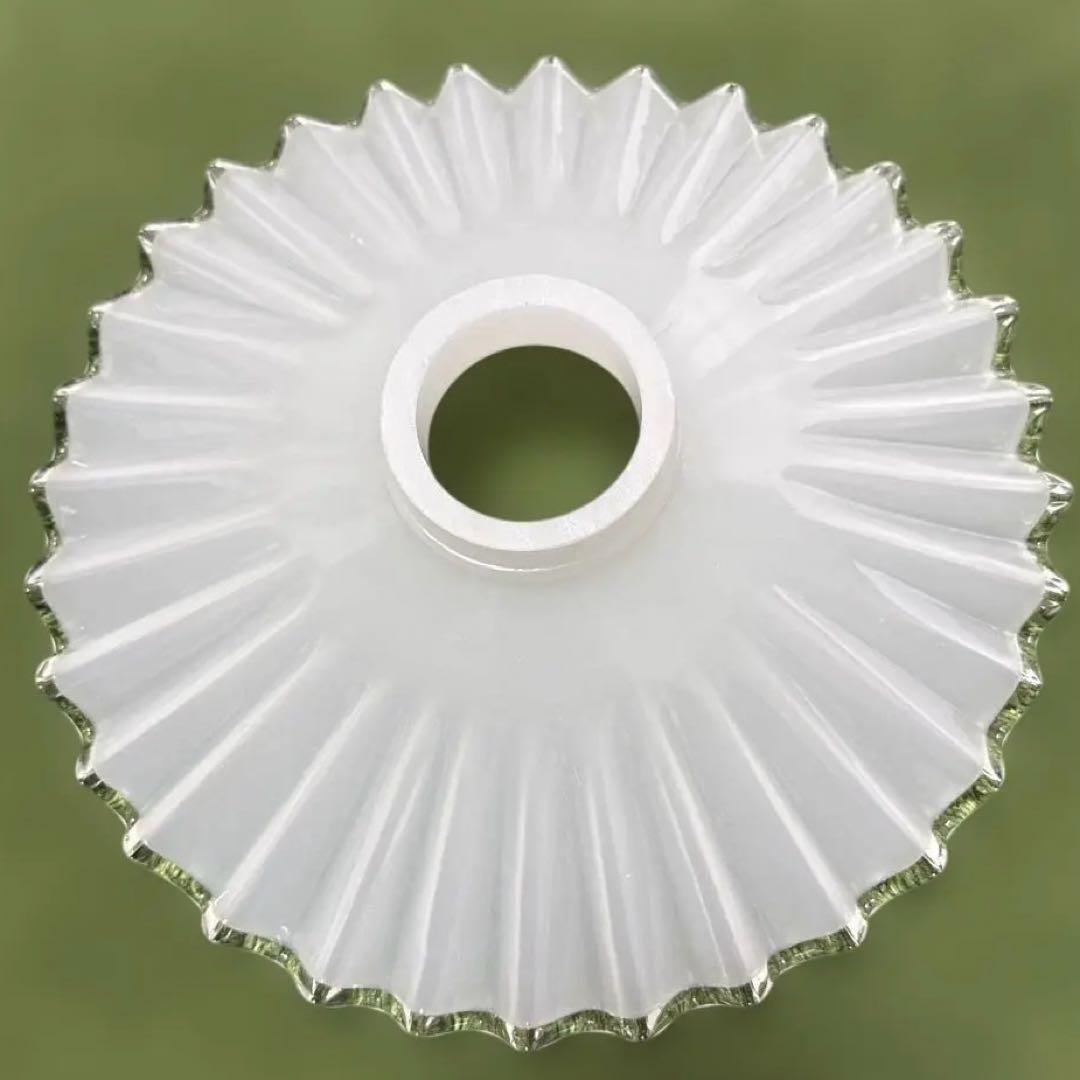 サンヨウ　フリルガラスペンダントライト　ミルクガラス