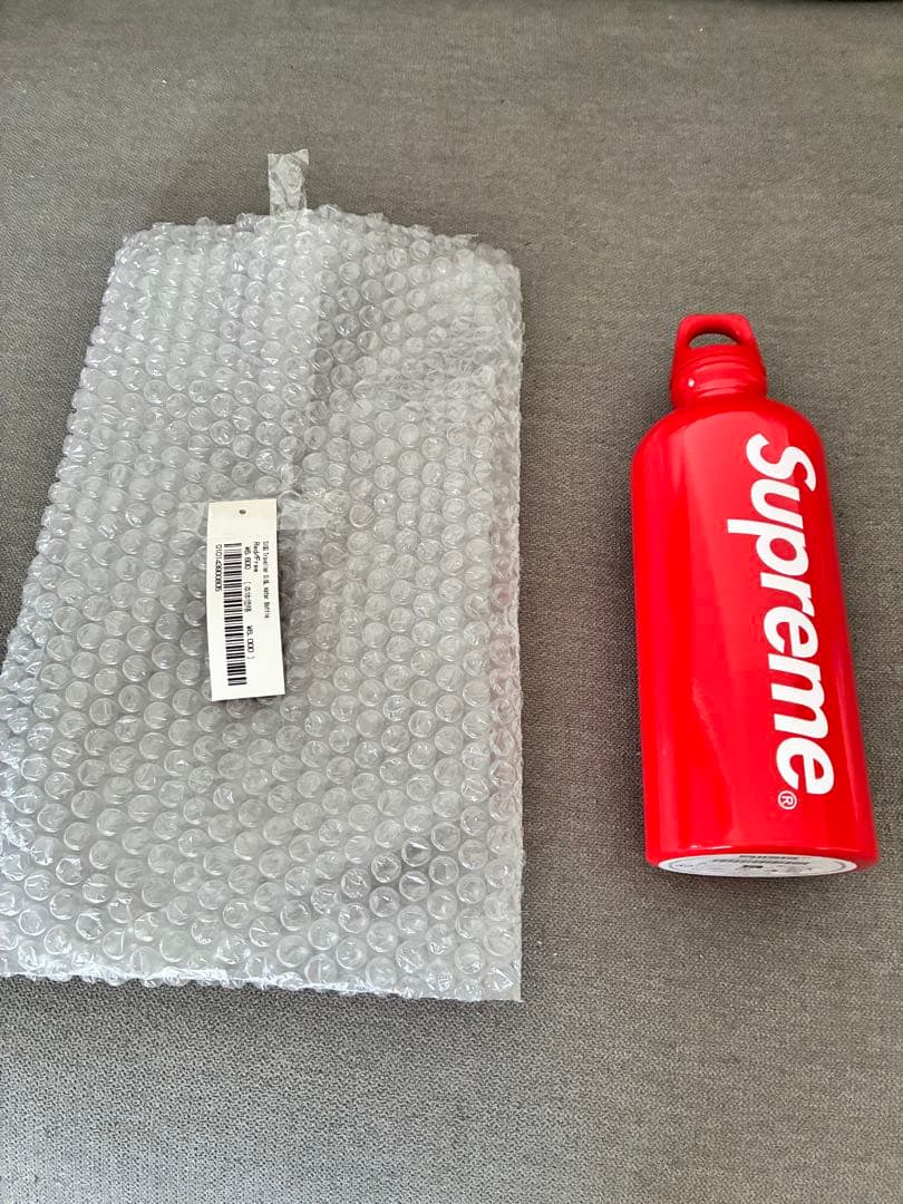 Supreme SIGG Traveller O.Q. 水筒 レッド