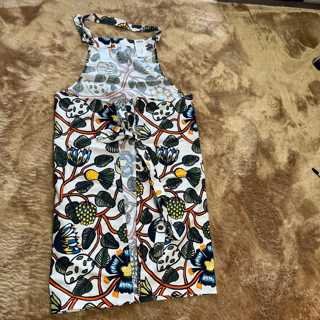 早い者勝ち！レア! 北欧　お土産　marimekko 花と葉のエプロン　新品