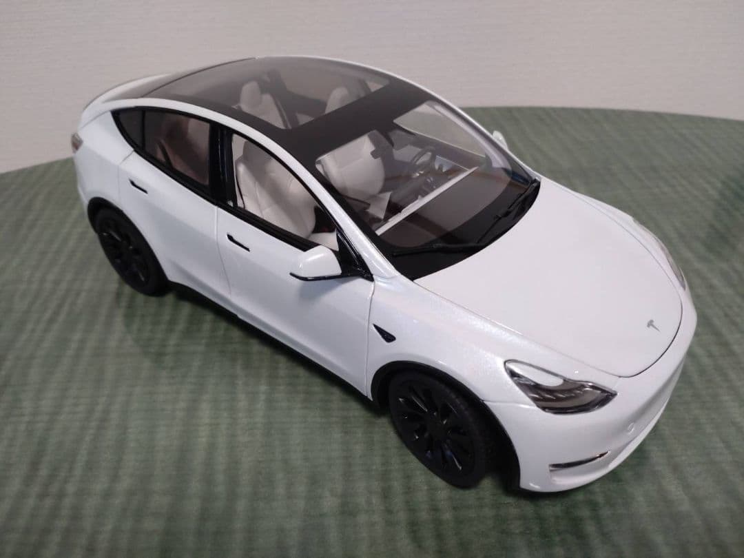 テスラ モデルY 1/18 ミニカー ModelY TESLA