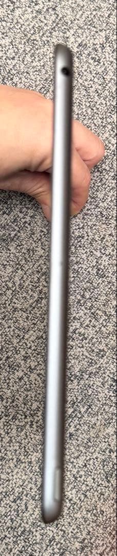 Apple iPad (第7世代) 本体+保護ガラス/ケース/箱付