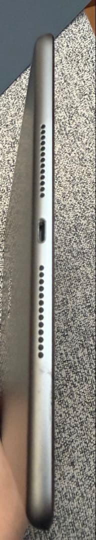 Apple iPad (第7世代) 本体+保護ガラス/ケース/箱付