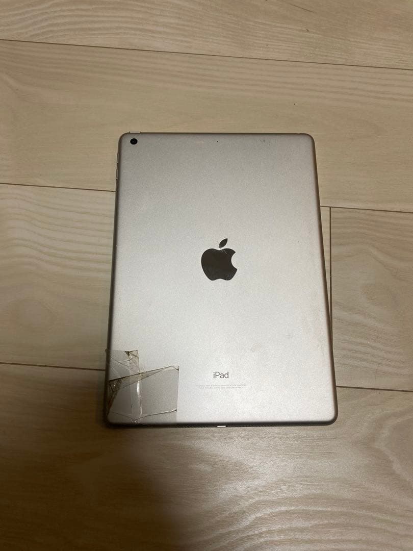 【ジャンク】iPad第5世代　128GBシルバー 画面ひびあり