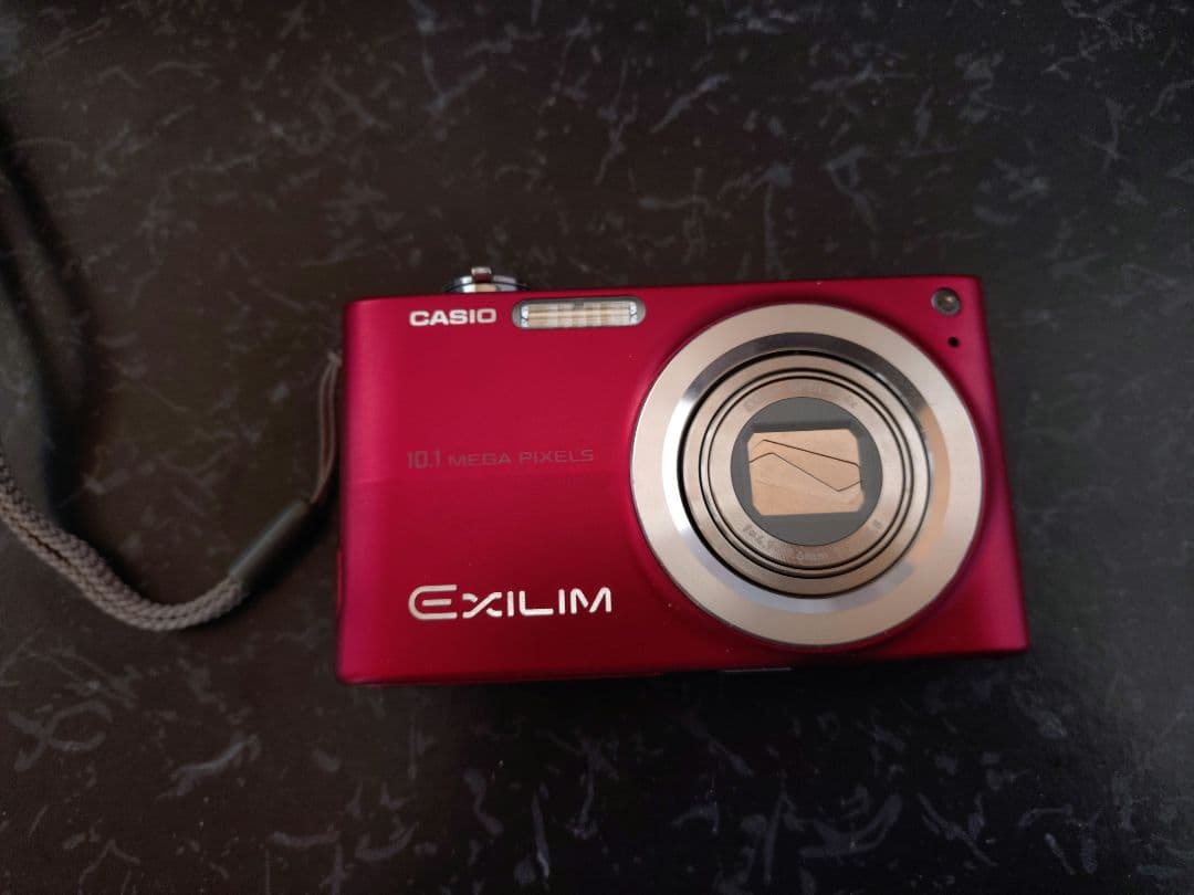 CASIO　デジカメ　EXILIM　EX-Z200　レッド