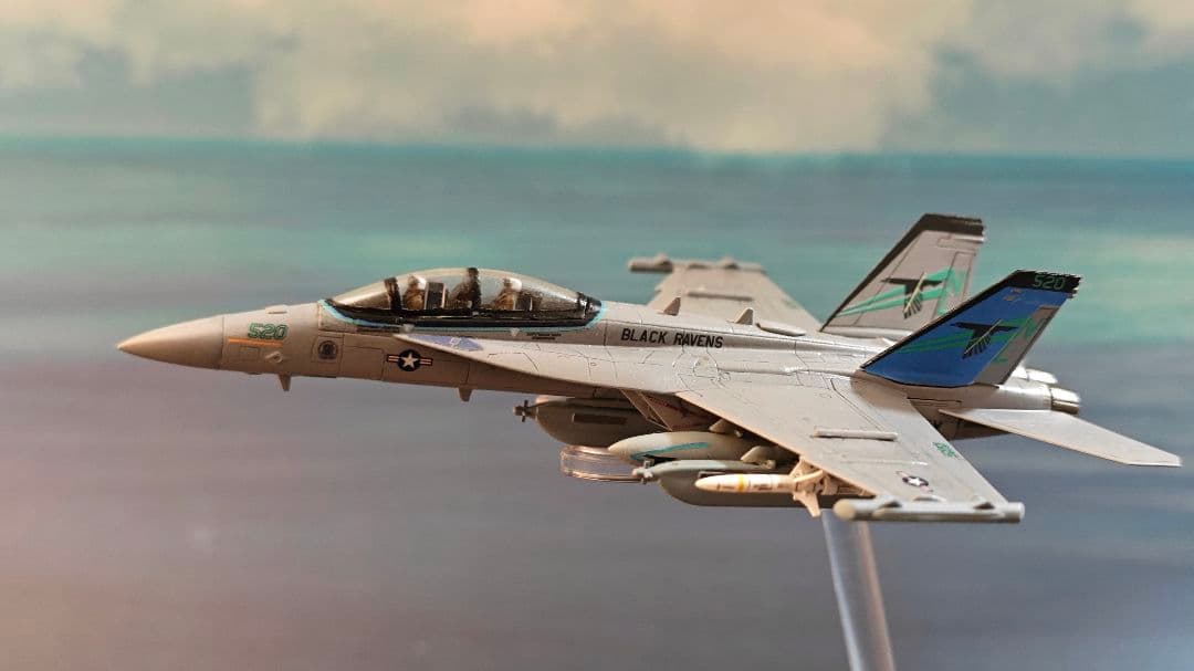 1/144 完成品 EA-18g VAQ-135 ブラックレイブンズ CAG機