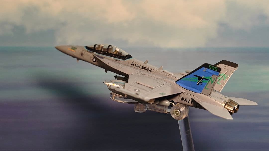 1/144 完成品 EA-18g VAQ-135 ブラックレイブンズ CAG機