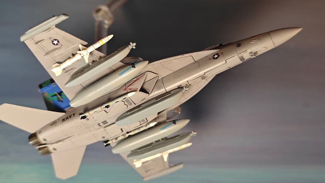1/144 完成品 EA-18g VAQ-135 ブラックレイブンズ CAG機