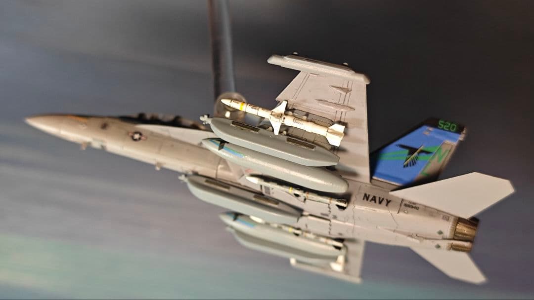 1/144 完成品 EA-18g VAQ-135 ブラックレイブンズ CAG機