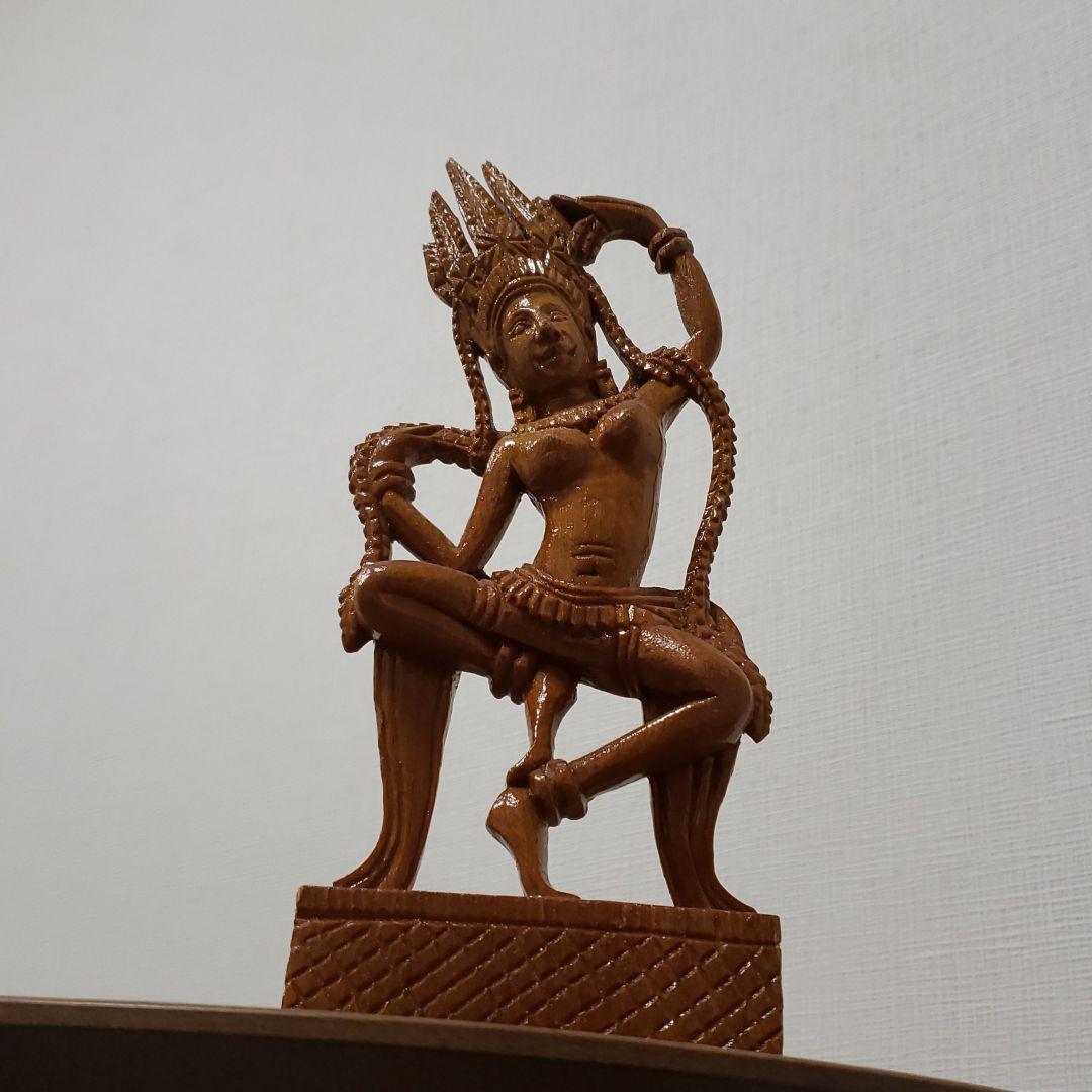 カンボジア製　手彫り木製置物