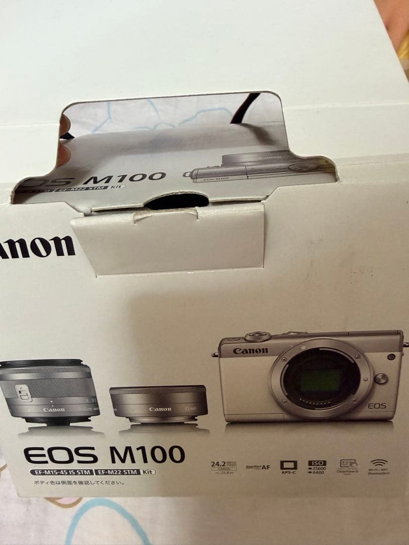 Canon EOS M100 ミラーレス一眼 2レンズ付き