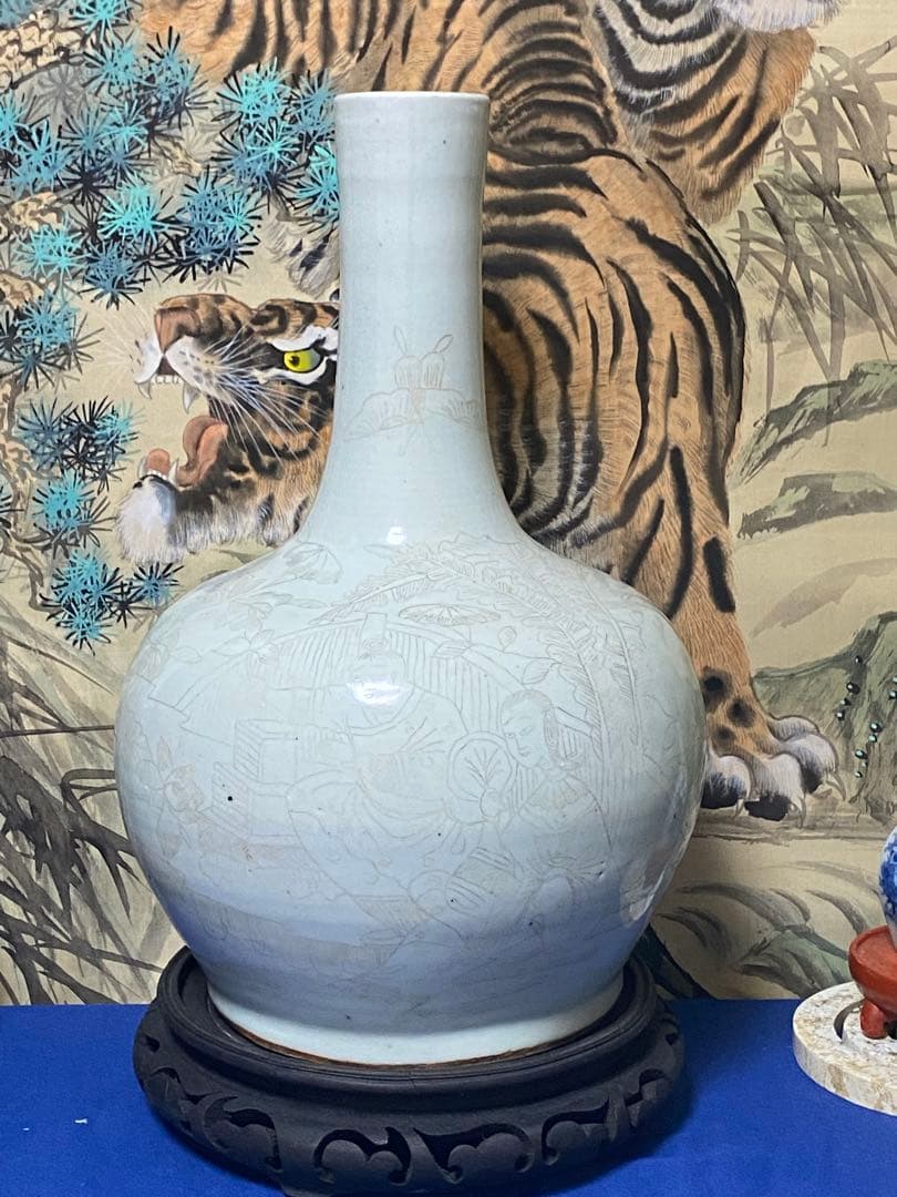 清朝　中国美術　清朝　清時代　白磁　刻人物画天球瓶　花瓶　時代物　古物保証
