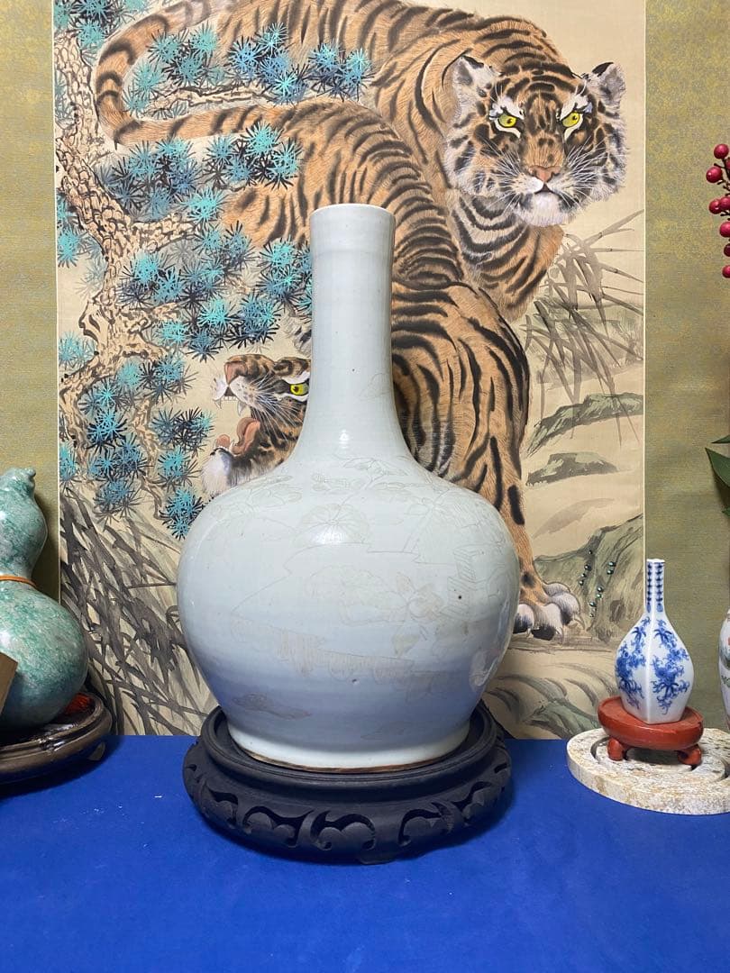 清朝　中国美術　清朝　清時代　白磁　刻人物画天球瓶　花瓶　時代物　古物保証
