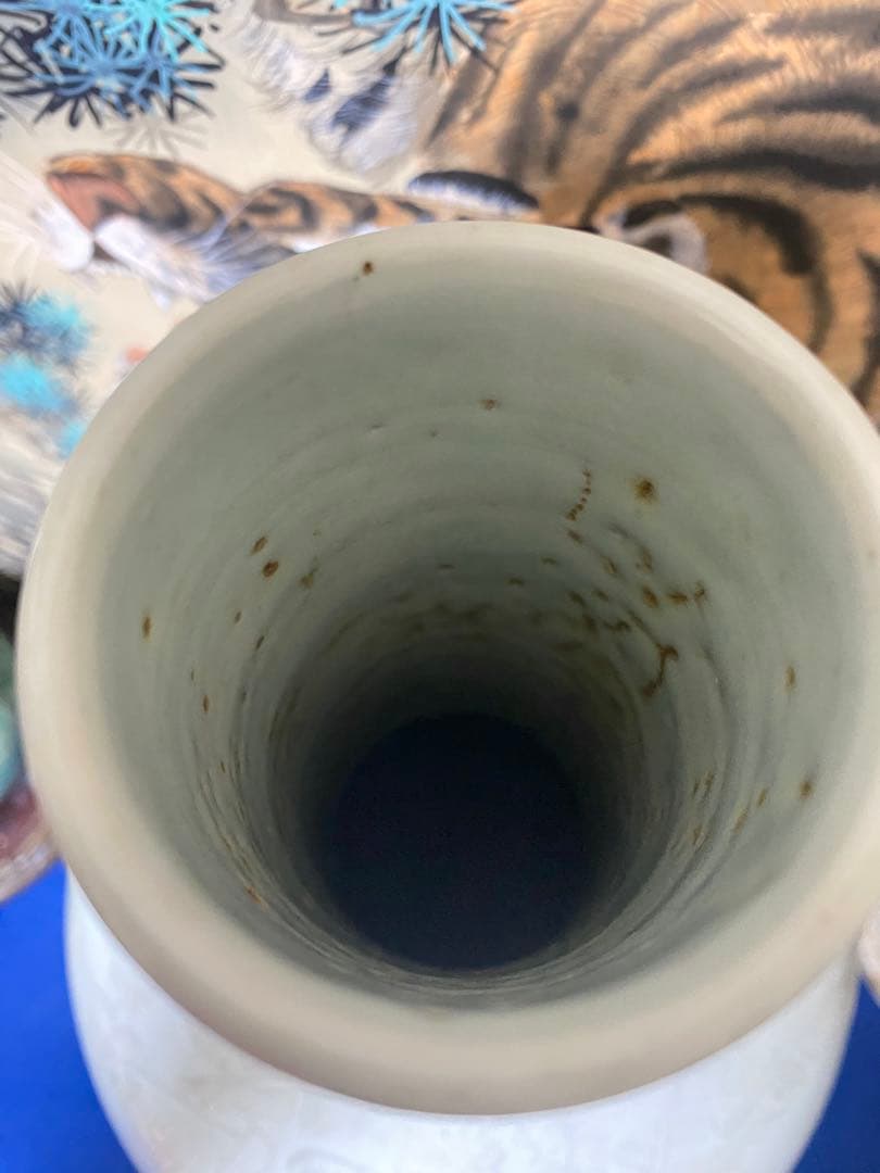 清朝　中国美術　清朝　清時代　白磁　刻人物画天球瓶　花瓶　時代物　古物保証