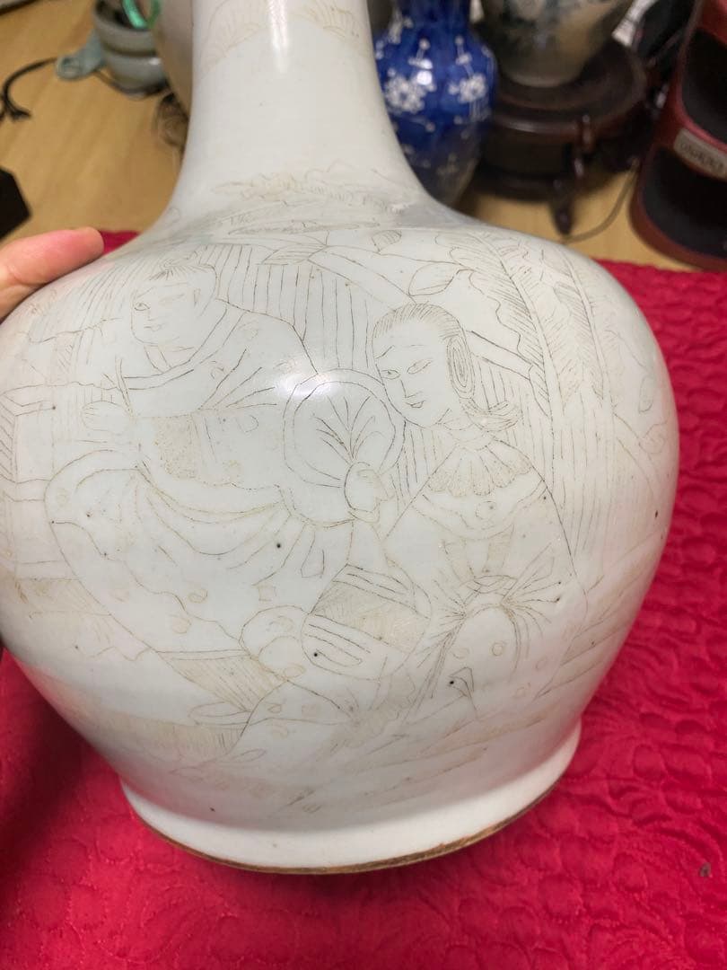 清朝　中国美術　清朝　清時代　白磁　刻人物画天球瓶　花瓶　時代物　古物保証