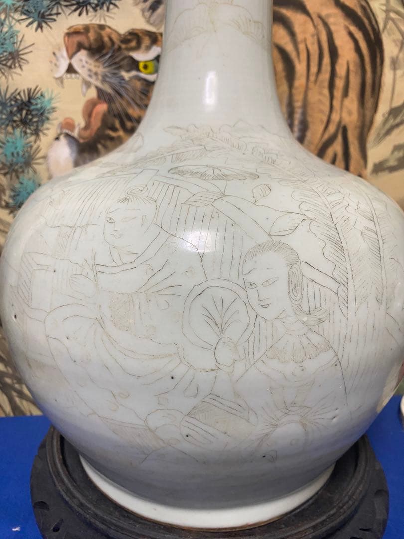清朝　中国美術　清朝　清時代　白磁　刻人物画天球瓶　花瓶　時代物　古物保証