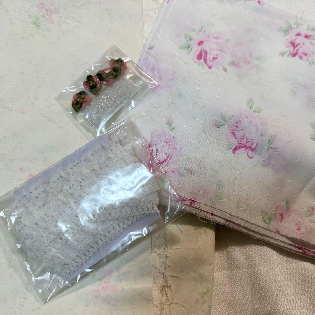 ローズを散りばめたカテドラルウィンドウ　キット