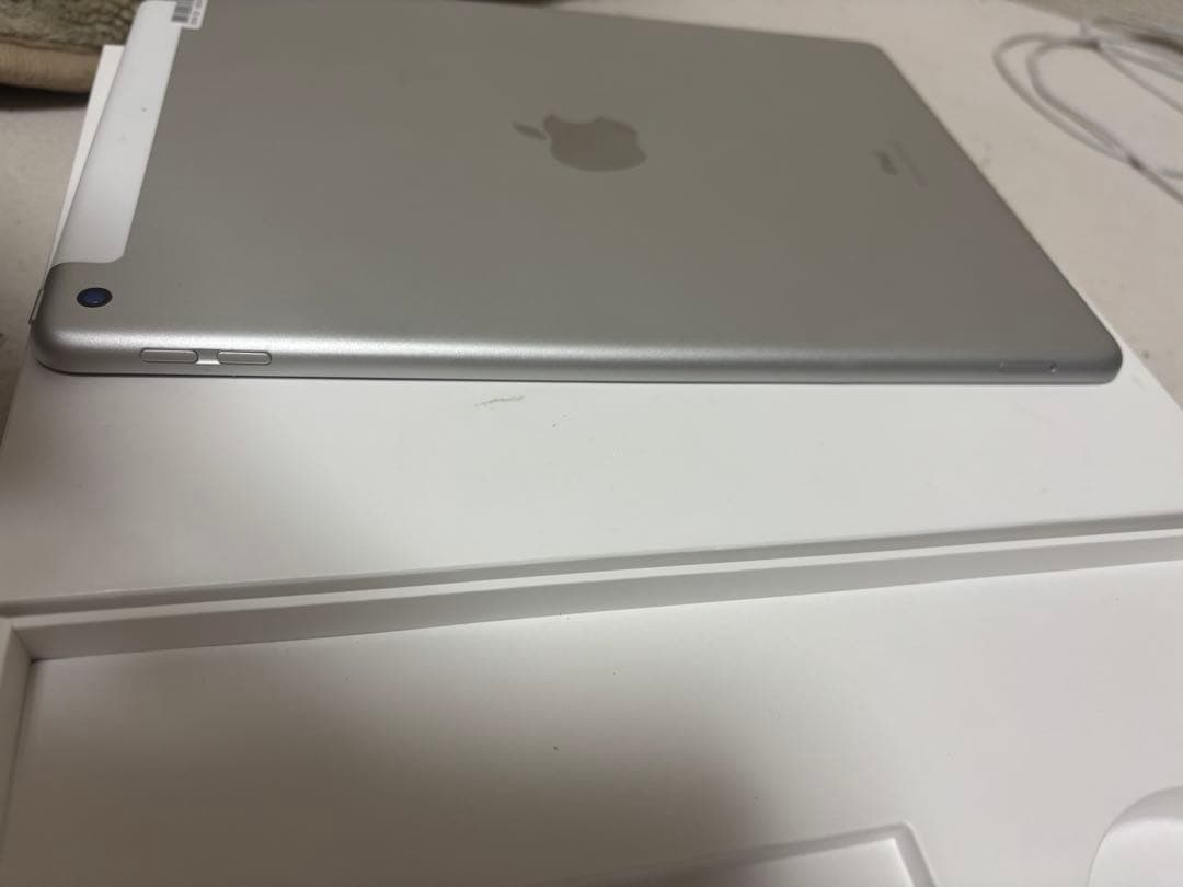 Apple iPad (第8世代) 128GB バッテリー95%
