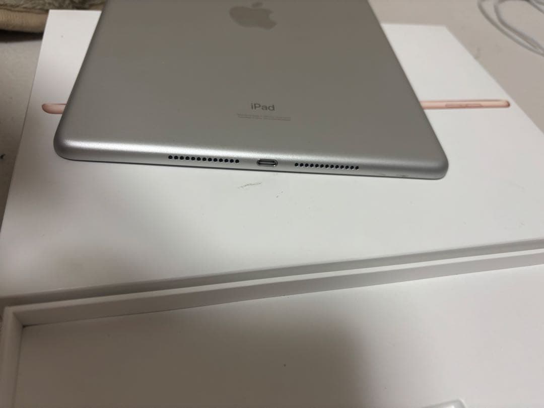 Apple iPad (第8世代) 128GB バッテリー95%