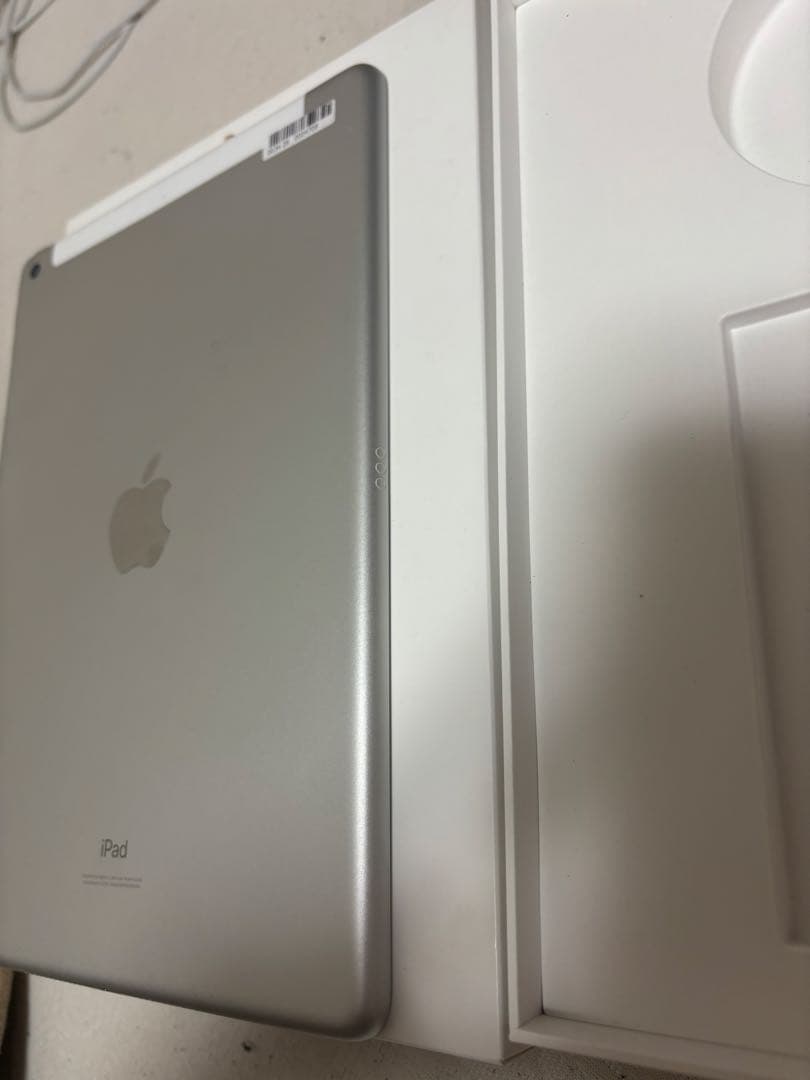 Apple iPad (第8世代) 128GB バッテリー95%