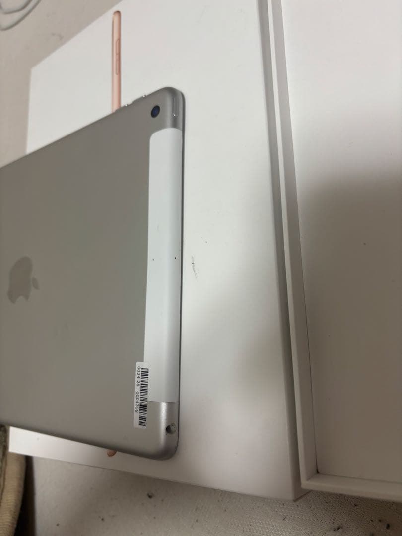 Apple iPad (第8世代) 128GB バッテリー95%