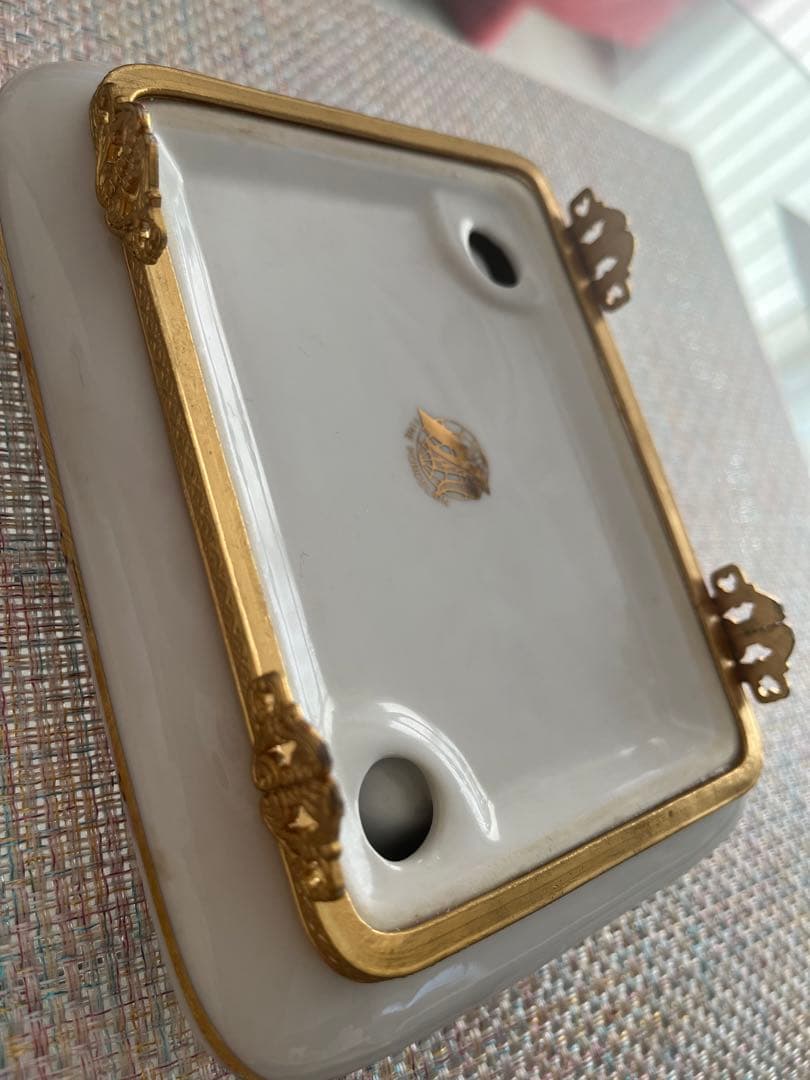 アンティーク小物入れ　ゴールド