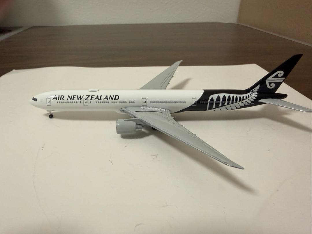 ニュージーランド航空 B777-300ER 1/500 herpa