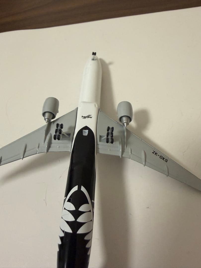 ニュージーランド航空 B777-300ER 1/500 herpa