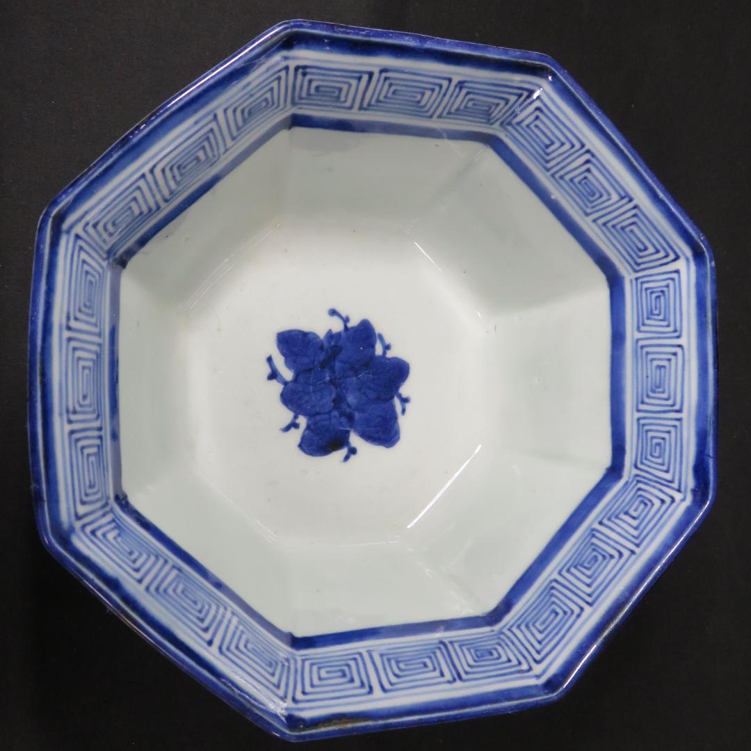 鉢 八角 丼 染付 草花文様 雷文 歪み