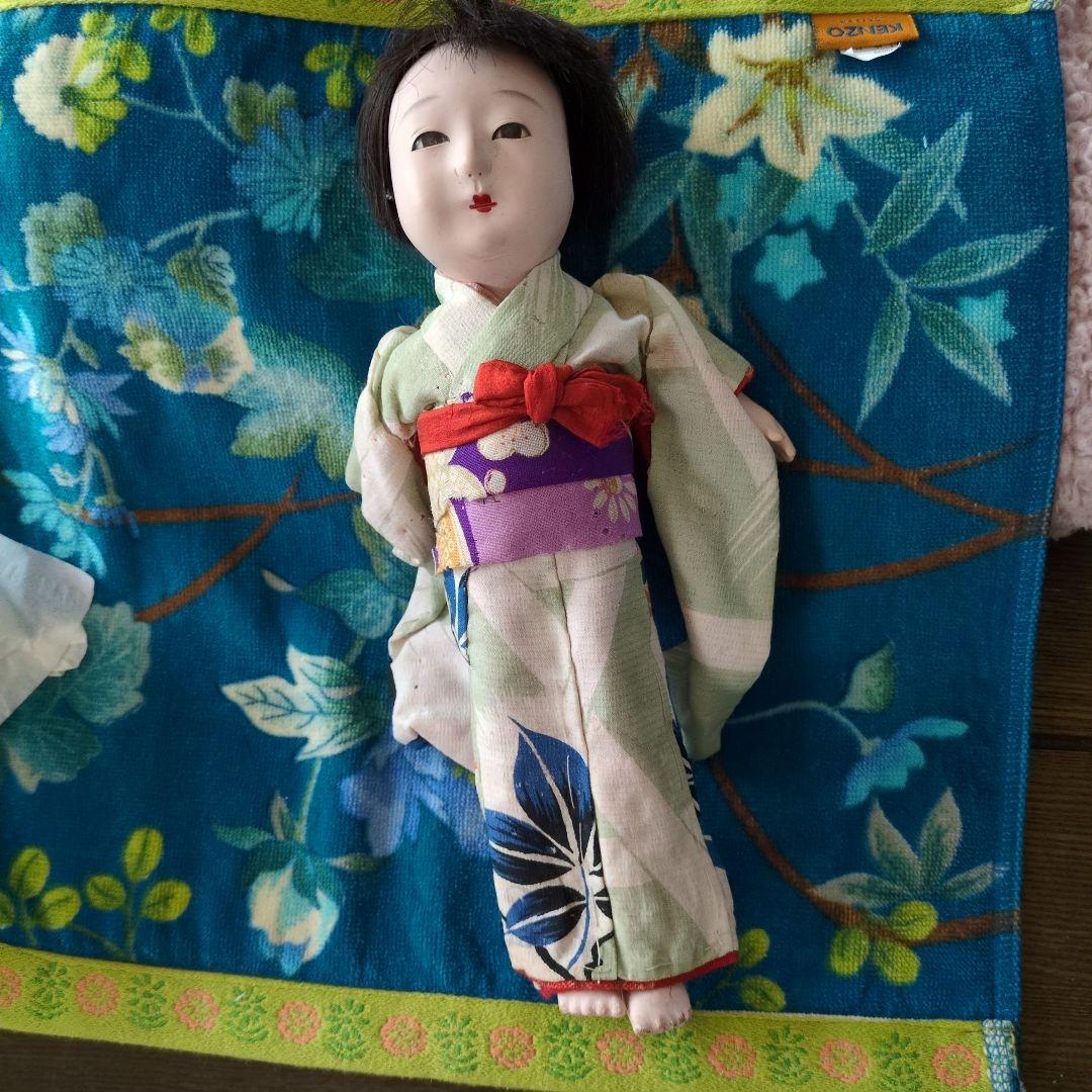 おちょぼ口の市松人形