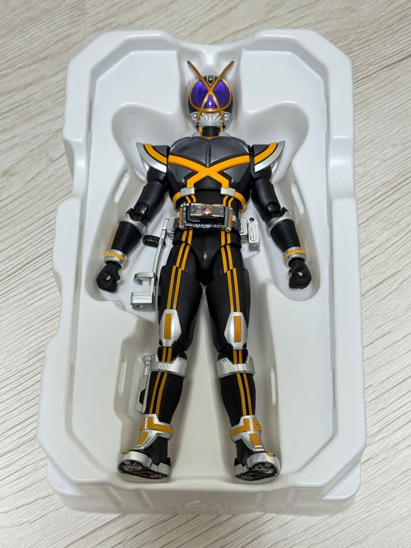 s.h.figuarts 真骨彫 仮面ライダーカイザ