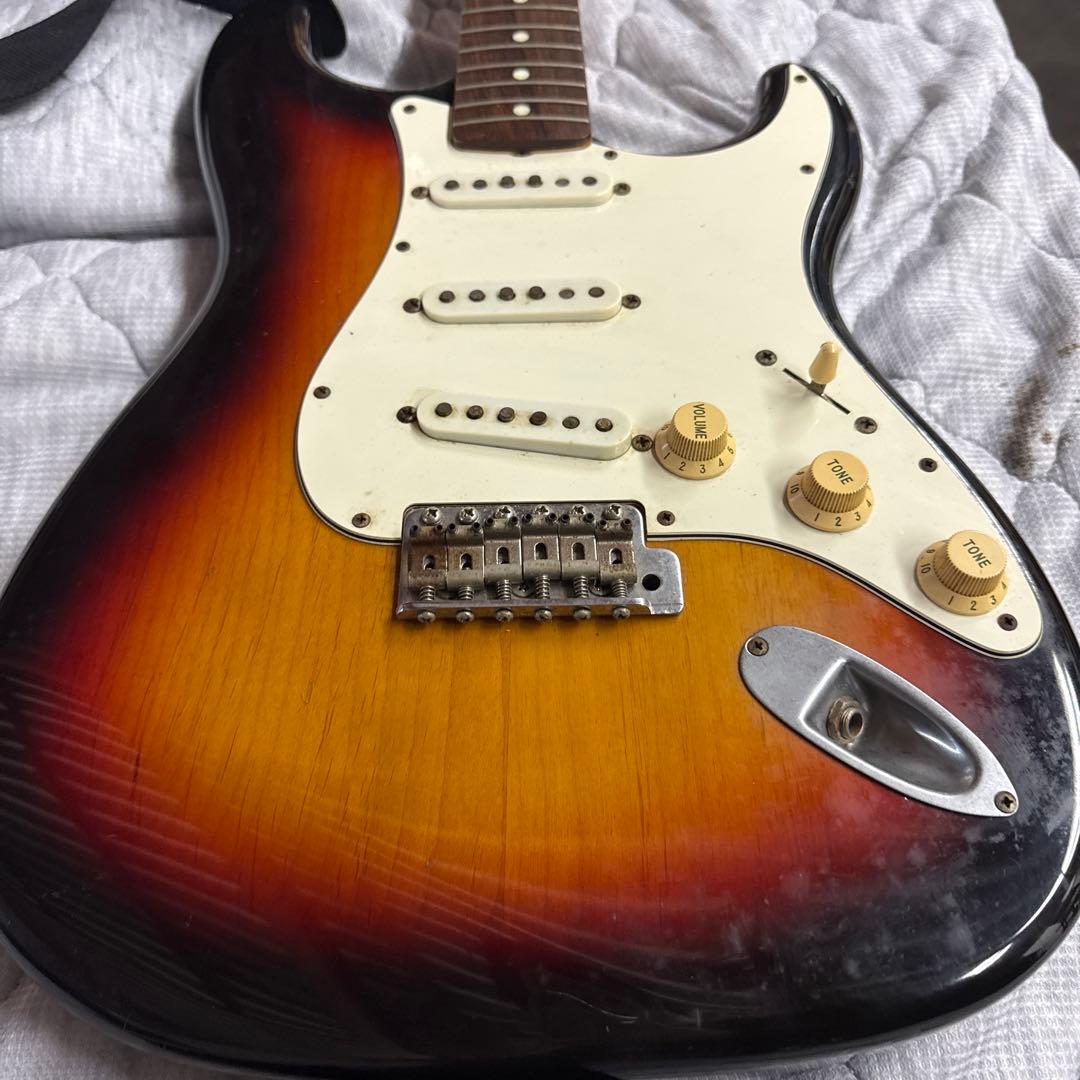 ストラトキャスター　Fender japan