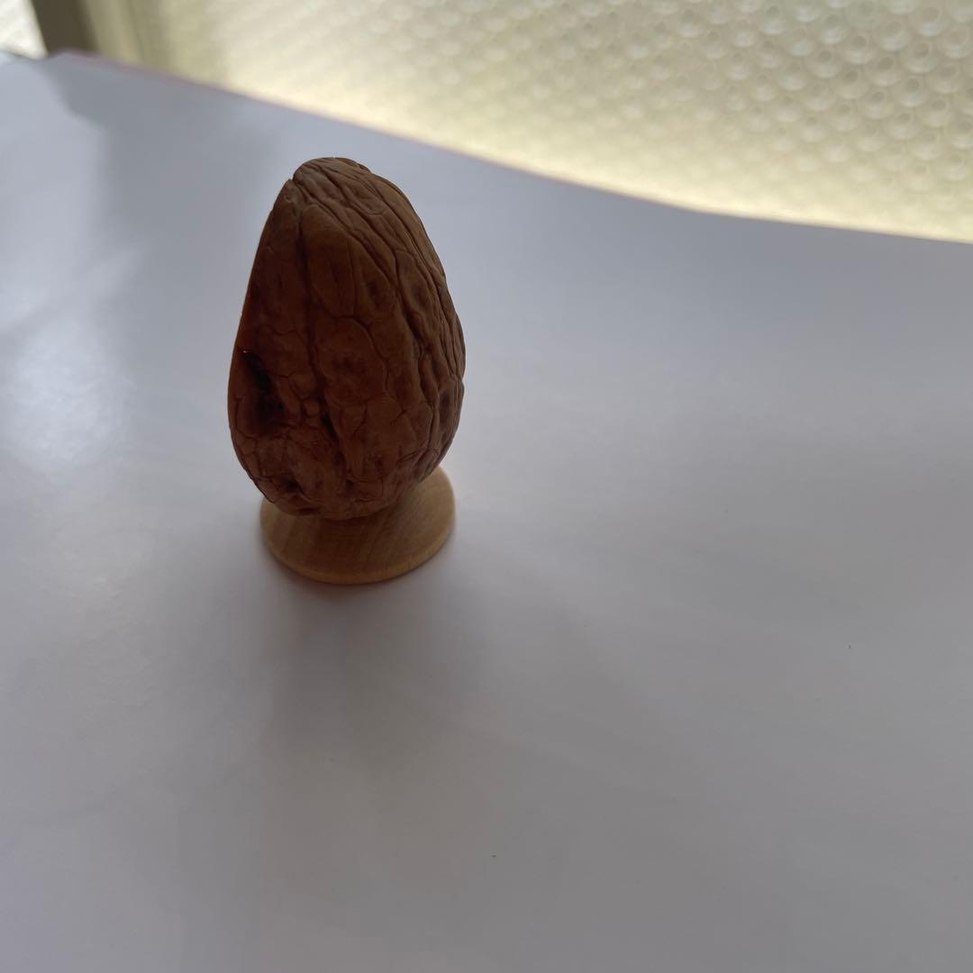 ドイツ製品 胡桃の中のサンタクロース 木製彫刻 小型 立体的な人物像