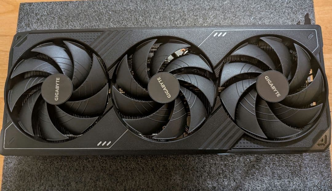 新品同様 GIGABYTE GEFORCE RTX 5090 WINDFORCE